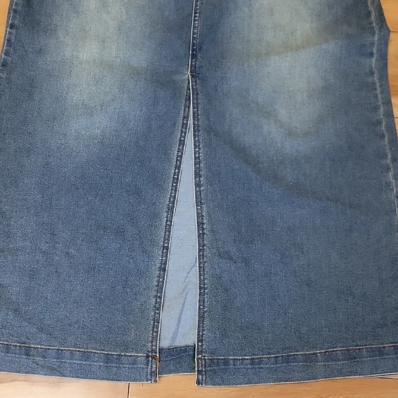 💜 FRYE AND CO. Size 8 Long Denim Skirt In Color Marley Wash NWT - Picture 7 of 14
